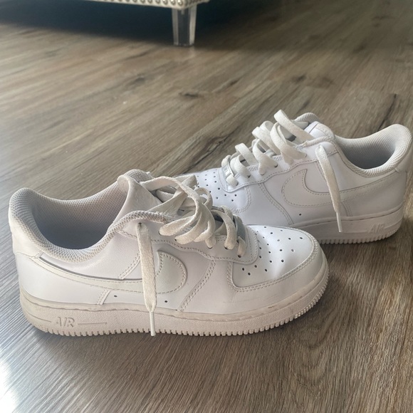 Air force 1s - Picture 2 of 4